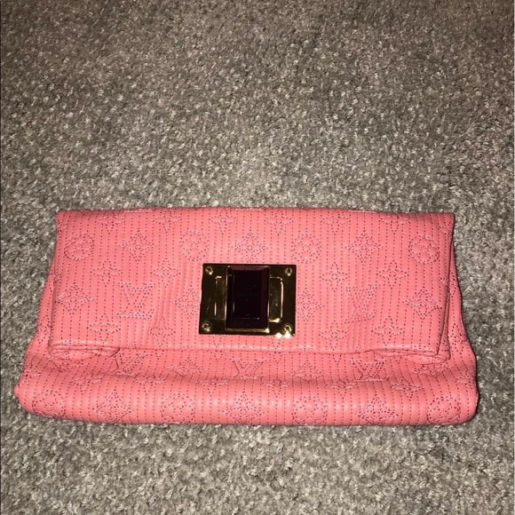 louis vuitton pink clutch